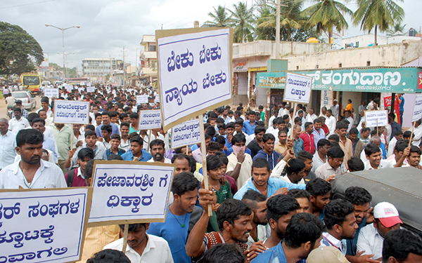 ಪೇಜಾವರ ಶ್ರೀ, ಗೋ.ಮಧುಸೂಧನ್ ವಿರುದ್ಧ ದಸಂಸ ಪ್ರತಿಭಟನೆ